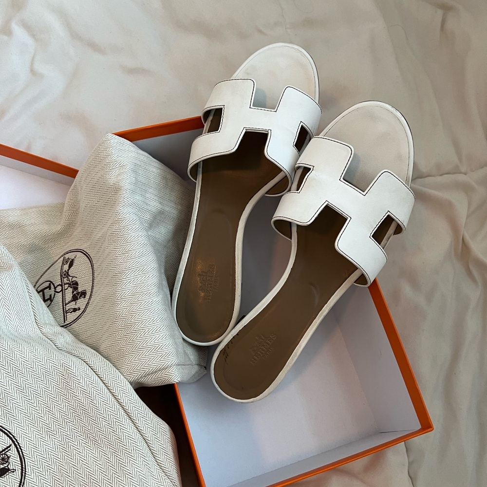 Hermes white Oaisis sandal with block heel